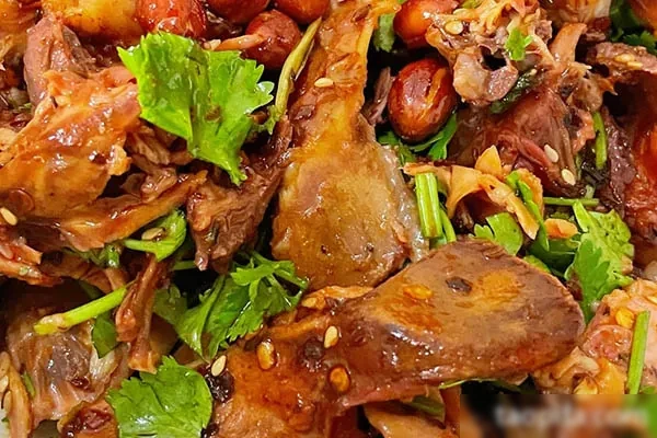 图片[1]-老沈阳拌鸡架视频教程-爆汁配方社