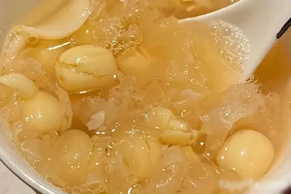 图片[1]-银耳莲子粥制作视频教程-爆汁配方社