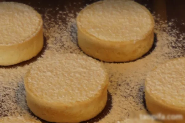 图片[1]-唯甜人气新品好吃到舔盘子的北海道牛乳挞门店新宠-爆汁配方社