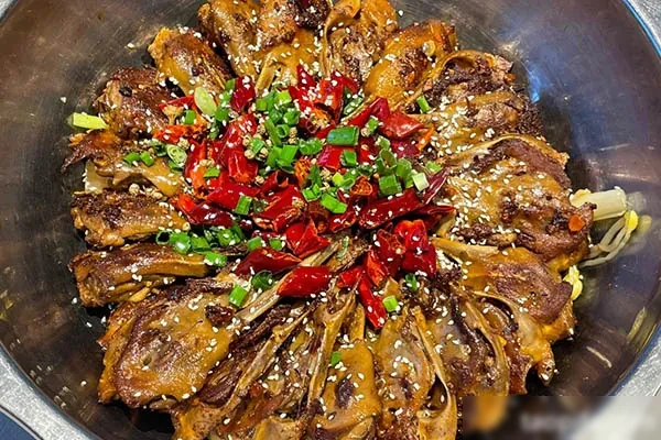 干锅大全干锅鸭头的制作技术-爆汁配方社