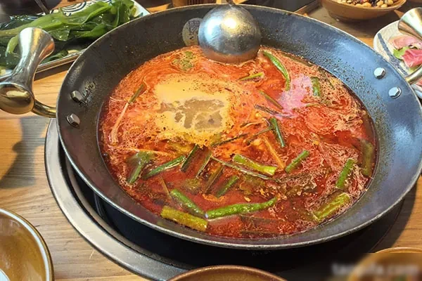 图片[1]-经典红酸汤视频教程-爆汁配方社